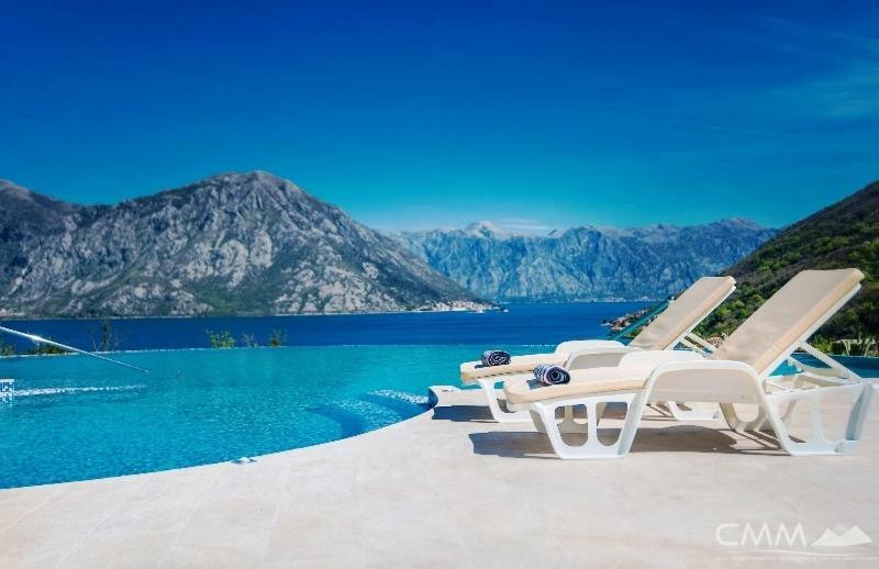 Luxury 1 Bedroom Apartment With Cozy Garden D2-2 In Morinj Cattaro Esterno foto