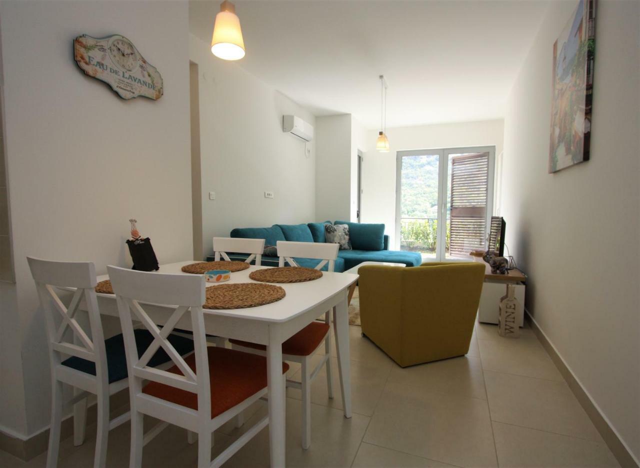 Luxury 1 Bedroom Apartment With Cozy Garden D2-2 In Morinj Cattaro Esterno foto