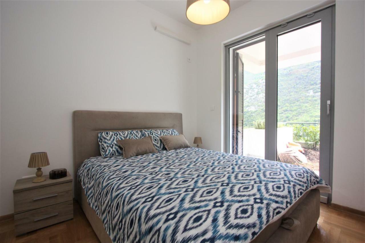 Luxury 1 Bedroom Apartment With Cozy Garden D2-2 In Morinj Cattaro Esterno foto